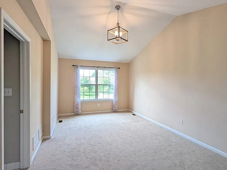 21 York Rd — Photo 8
