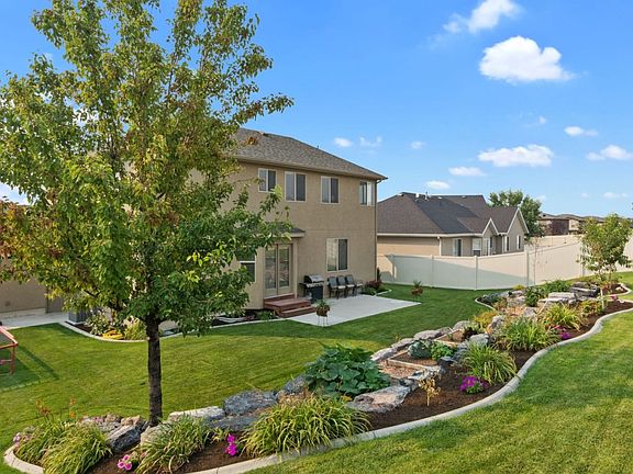 5th image of 468 W Granary Pl