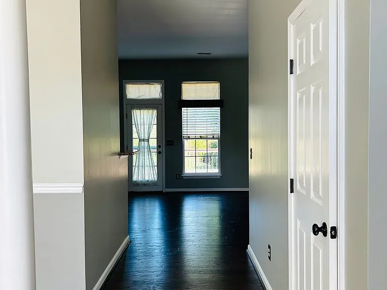711 Dutchman Ct — Photo 16