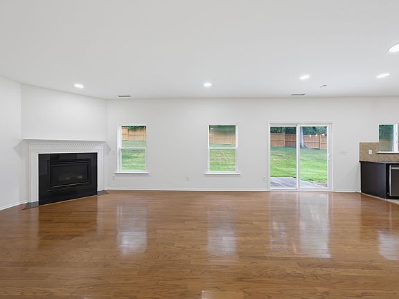 4th image of 205 Rosaline Ln