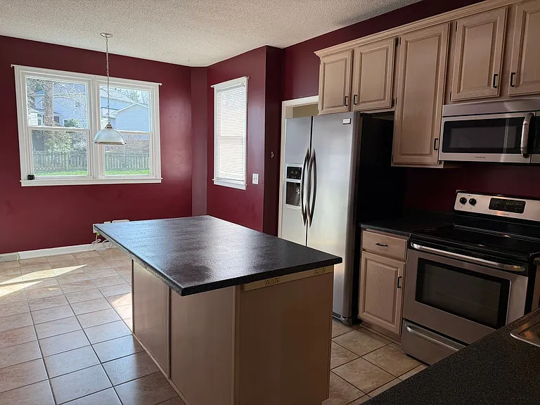 2076 Howlong Ave — Photo 10