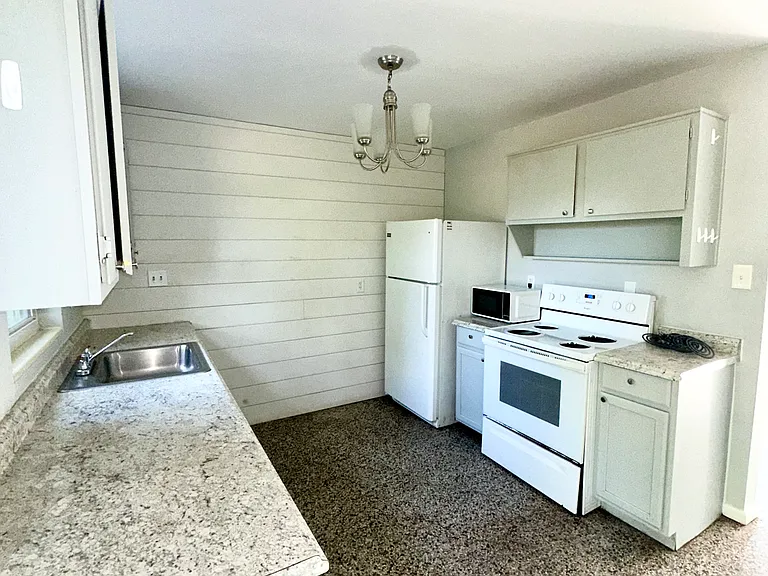 5807 Colchester Dr — Photo 4