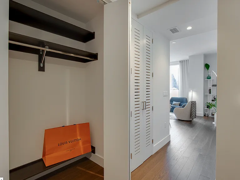 222 E 44th St #17J — Photo 8