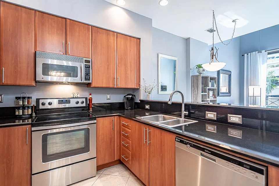 1 bed, 1.5 bath, 929 sqft, $3,000 — Photo 3