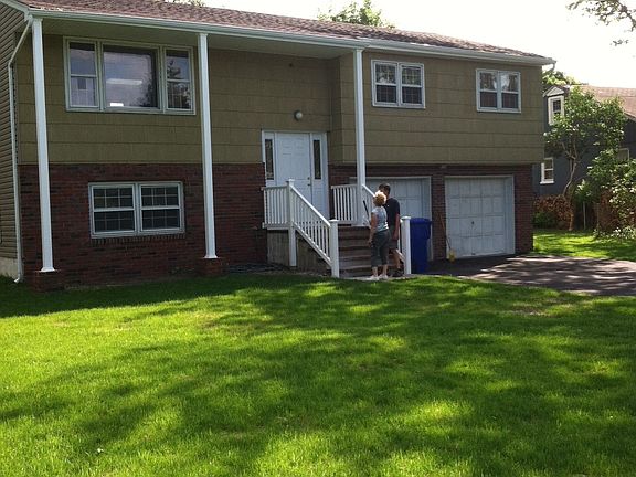 4th image of 857 Bay Ave