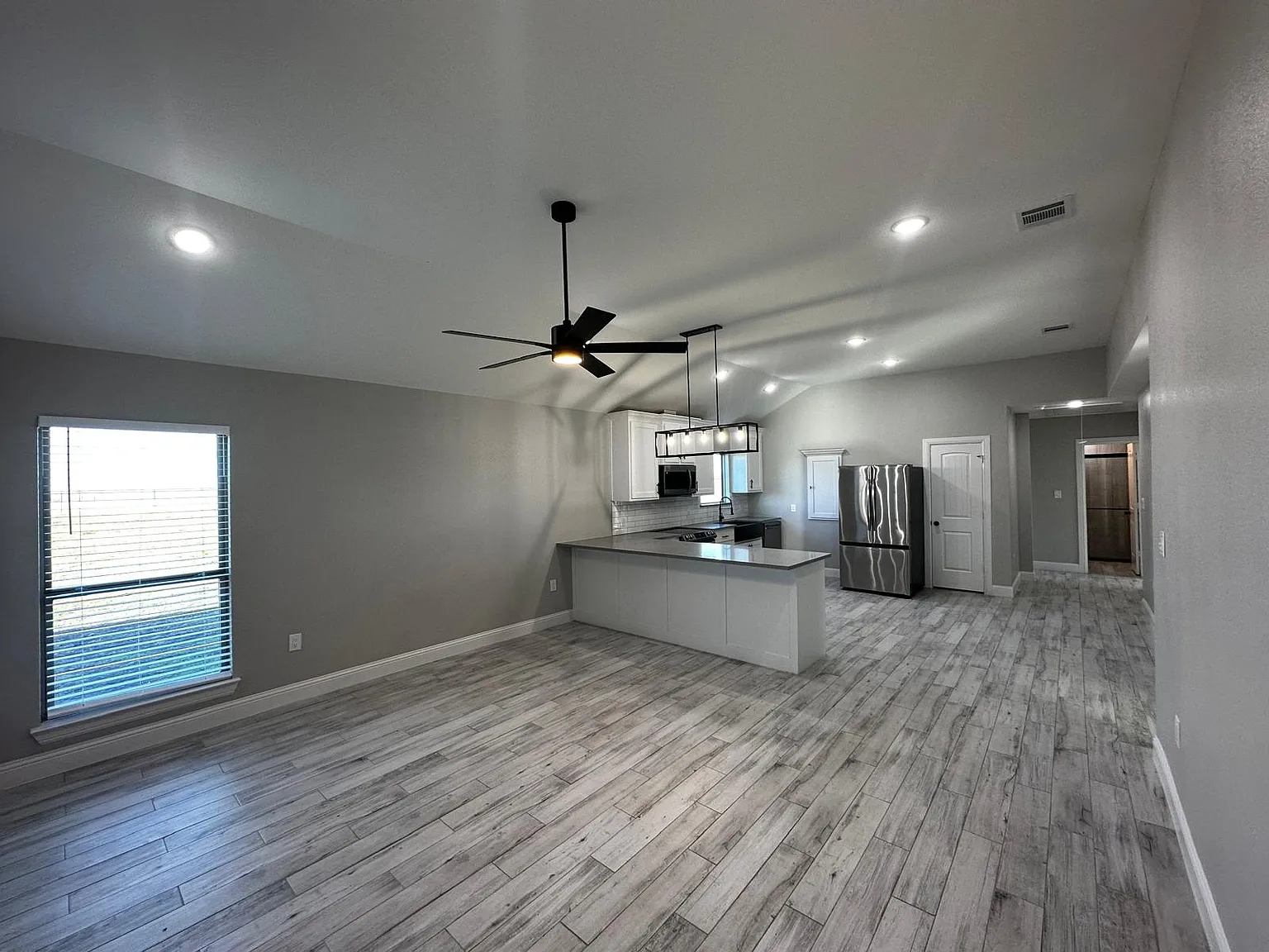 3 bed, $2,000 — Photo 4