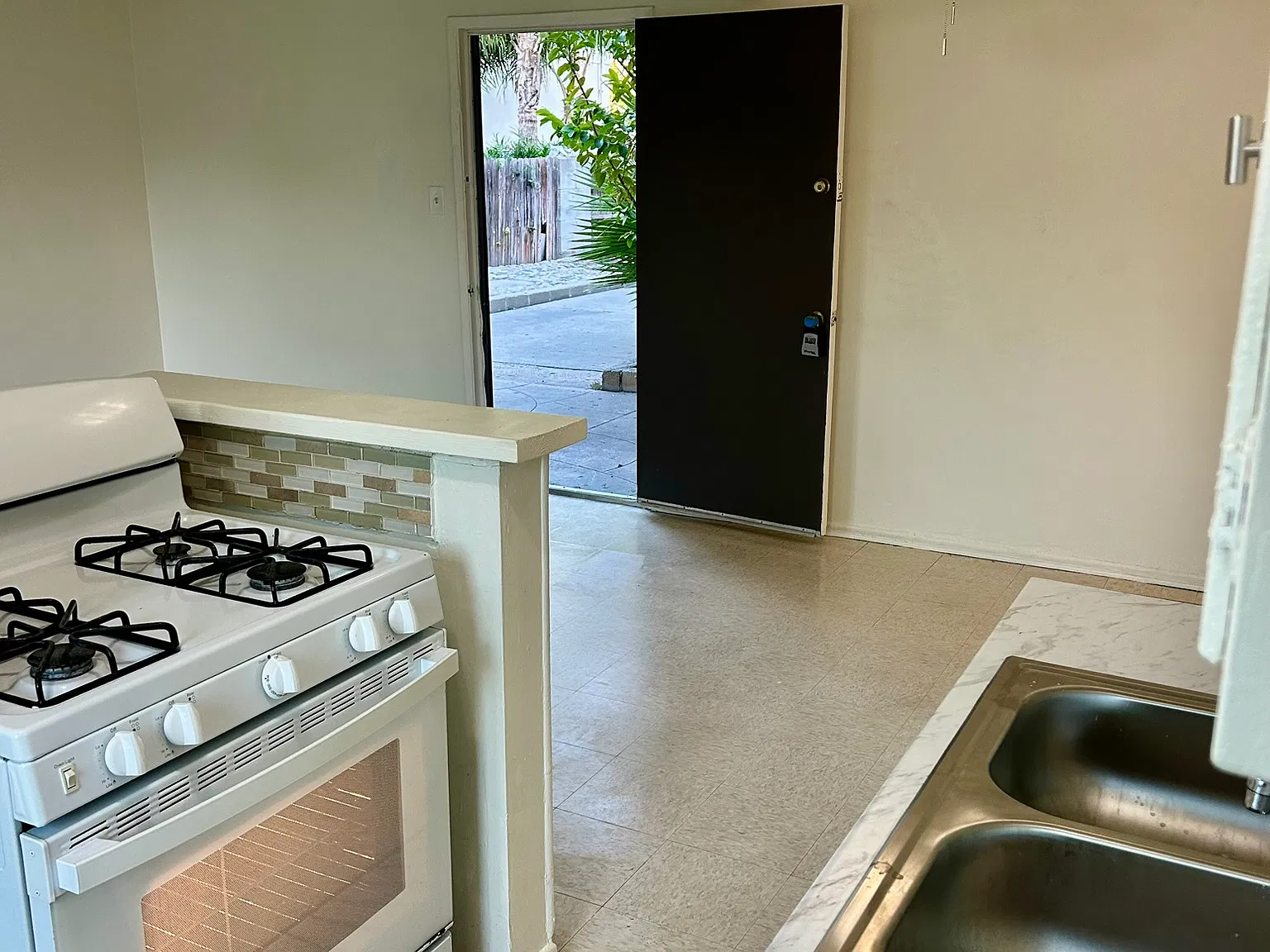 2 bed, 925 sqft, $2,250 — Photo 4