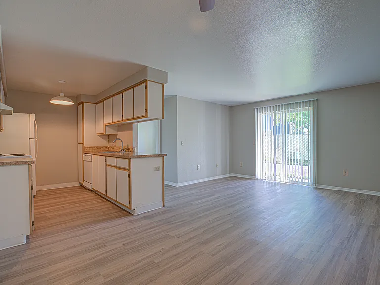 Veri on Sunnyview — Photo 24