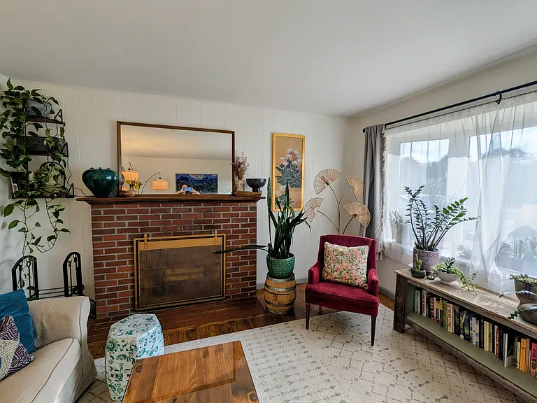 751 Lawrence Blvd — Photo 6