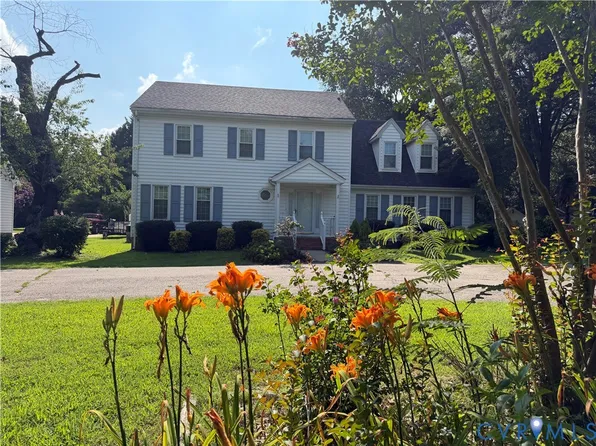 1760 Gloucester Rd, Gloucester Point, VA 23062