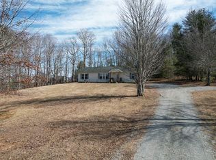 515 Live Oak Ln, Galax, VA 24333