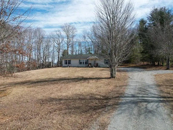 515 Live Oak Ln, Galax, VA 24333