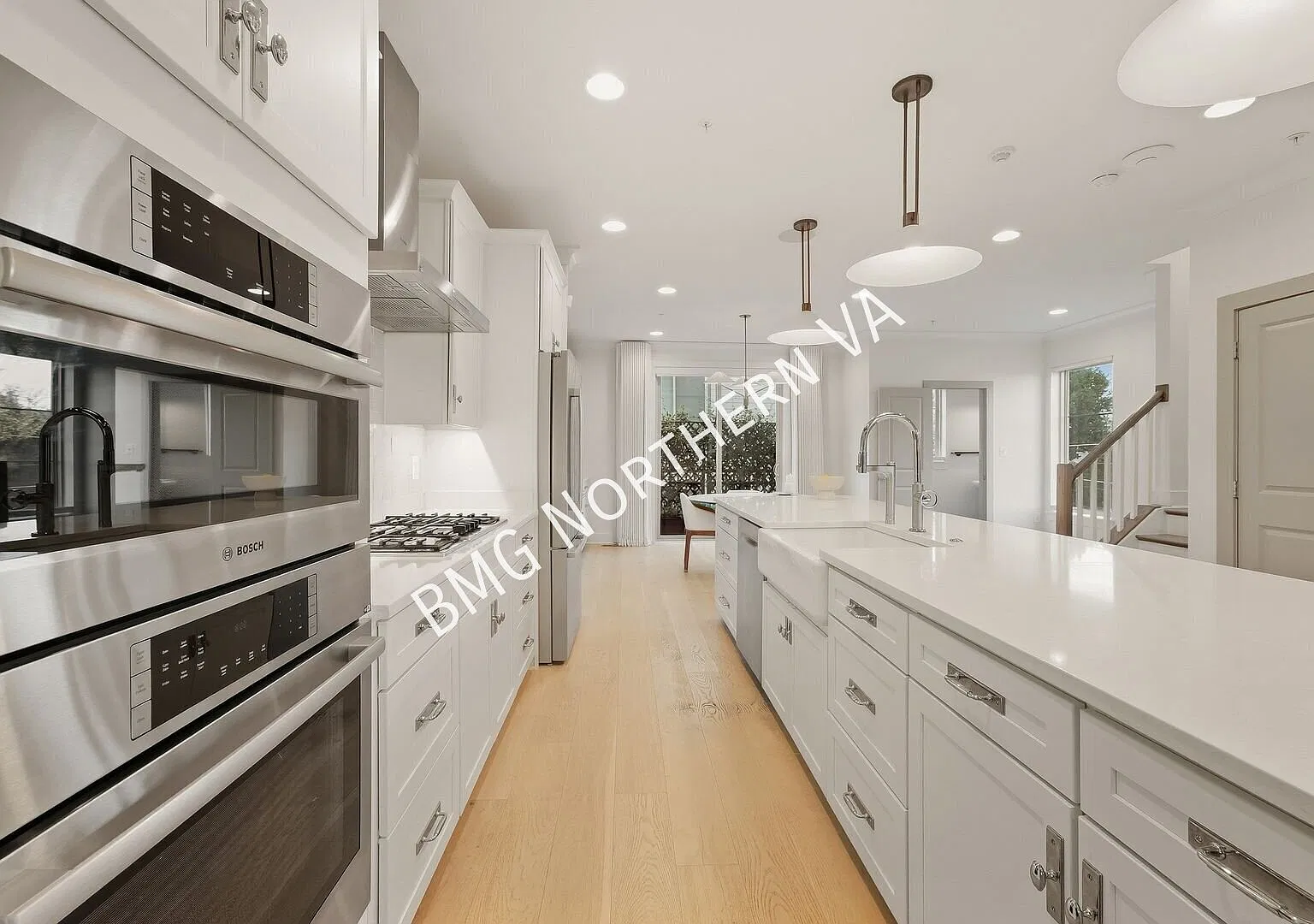 Designer End-Unit Townhome with Private Rooftop Terrace Parking for Four — Photo 4