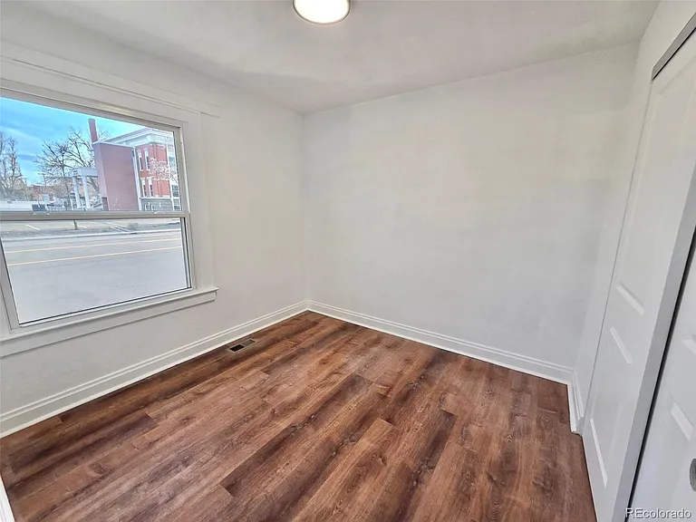 435 Bridge St — Photo 5