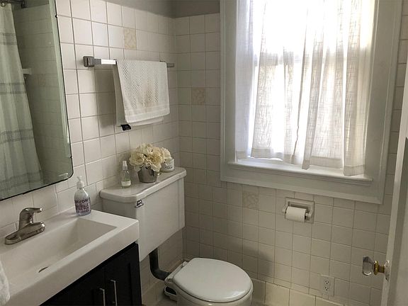 2nd image of 4154 N Maryland Ave