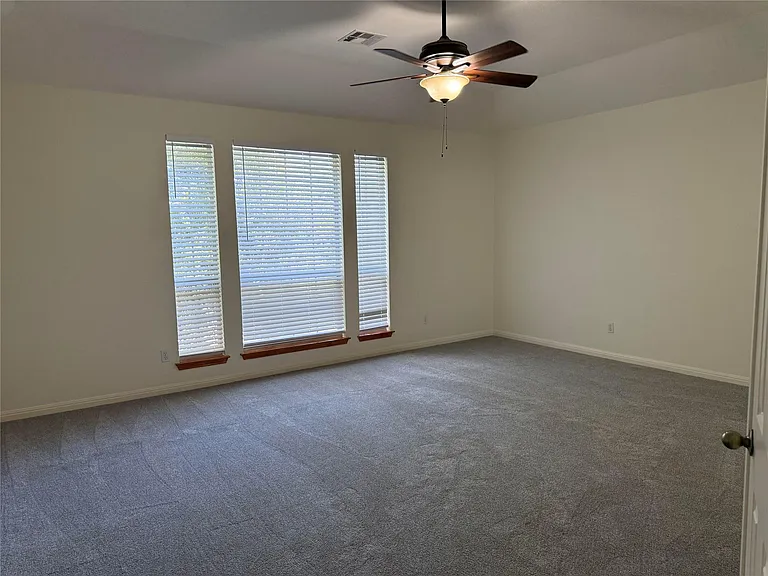 1511 Homewood Cir — Photo 10