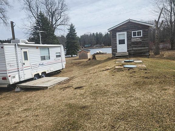 3rd image of 10621 Maple Dr