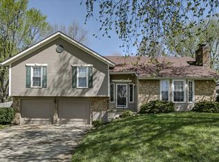 207 SW Lake Village Blvd, Blue Springs, MO 64014