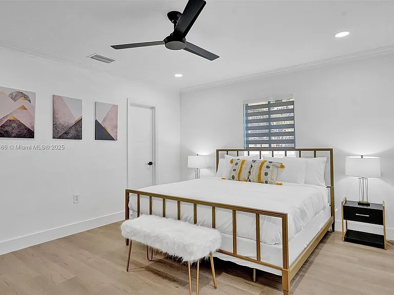 725 Harrison St — Photo 37