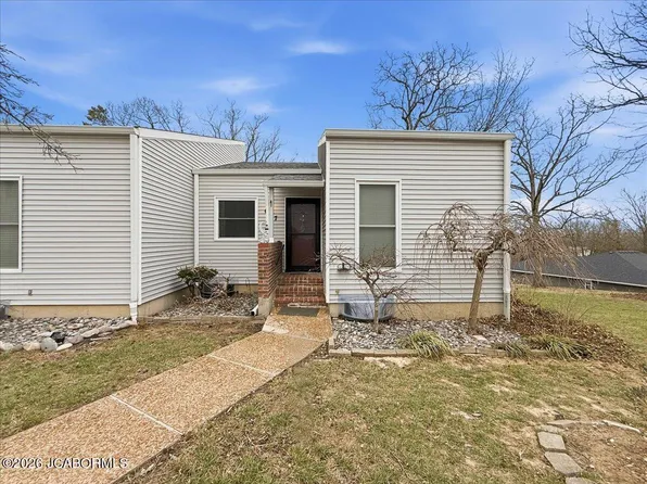 657 Hiddenwood Ct, Jefferson City, MO 65109