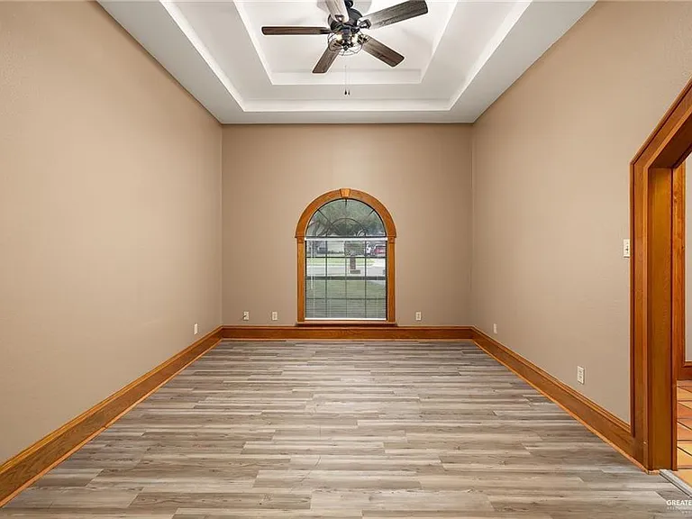 1606 Terrace Dr — Photo 3