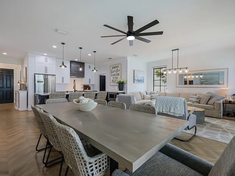 3224 S East Ave — Photo 37