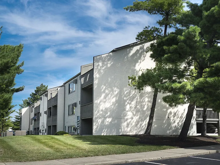 Pointe at Northern Woods — Photo 41