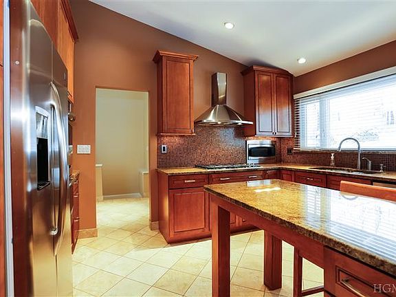 4th image of 127 Highland Ave