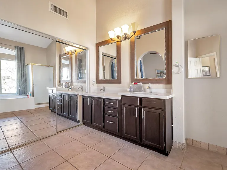2072 W Harrison St — Photo 13