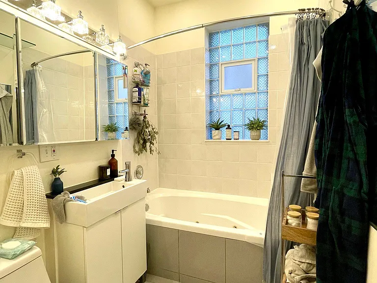 2336 W Augusta Blvd #3R — Photo 11