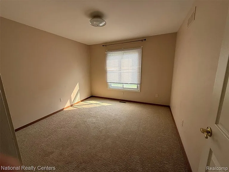 5164 Crowfoot Dr — Photo 29