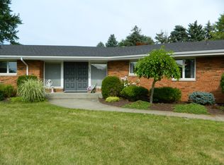 121 Fairview Ln, Valparaiso, IN 46383