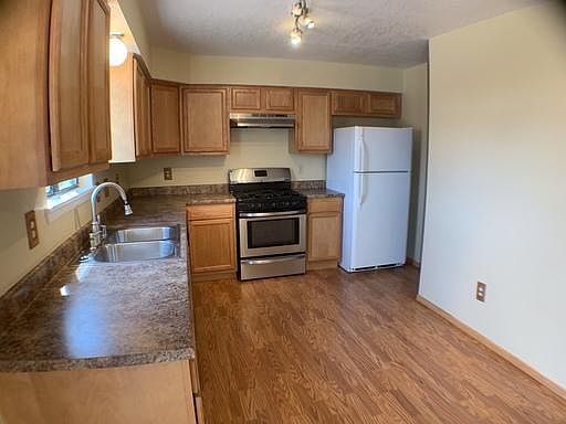 5th image of 3616 N Monterey Ave
