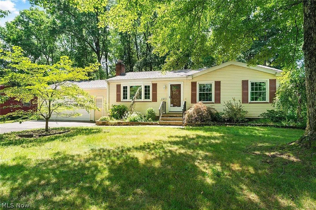 3169 Howell Dr photo 1