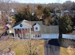 5 Mary Lu Dr, Holtsville, NY 11742