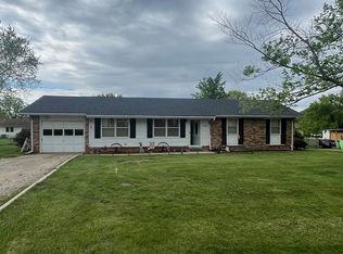 1102 Meadow Ln, Macon, MO 63552