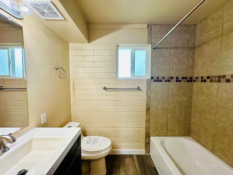 Bel Air Apartments — Photo 25