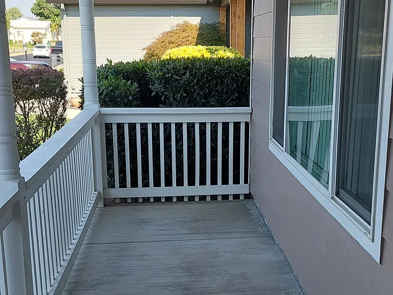 2102 Lara Ln — Photo 2