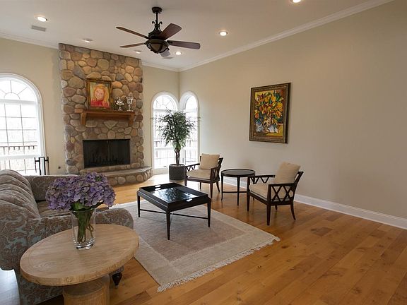 4th image of 365 Saint Andre Dr