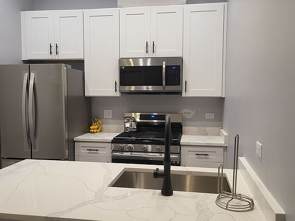 3rd image of 831 S Western Ave #2M