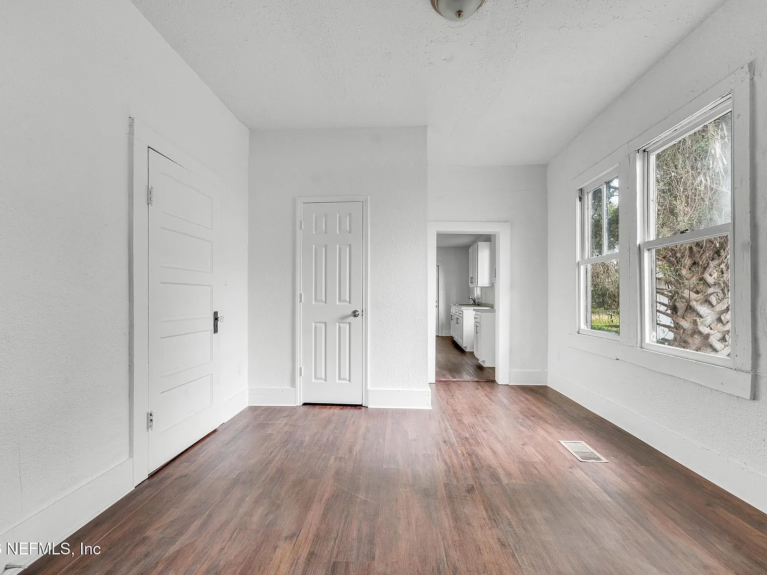 3 bed, 1.5 bath, 1158 sqft, $1,350 — Photo 4