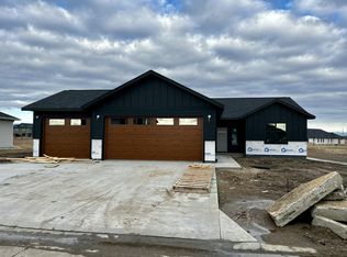 631 Kestrel Ln, Brookings, SD 57006