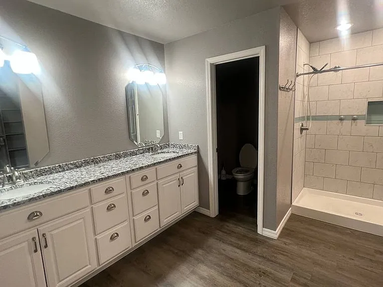 13731 Pella Ln — Photo 8