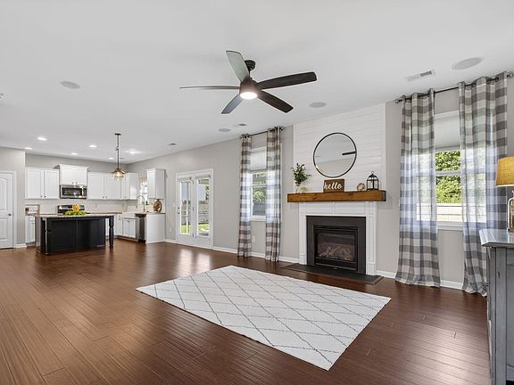 4th image of 170 Haverhill Ln