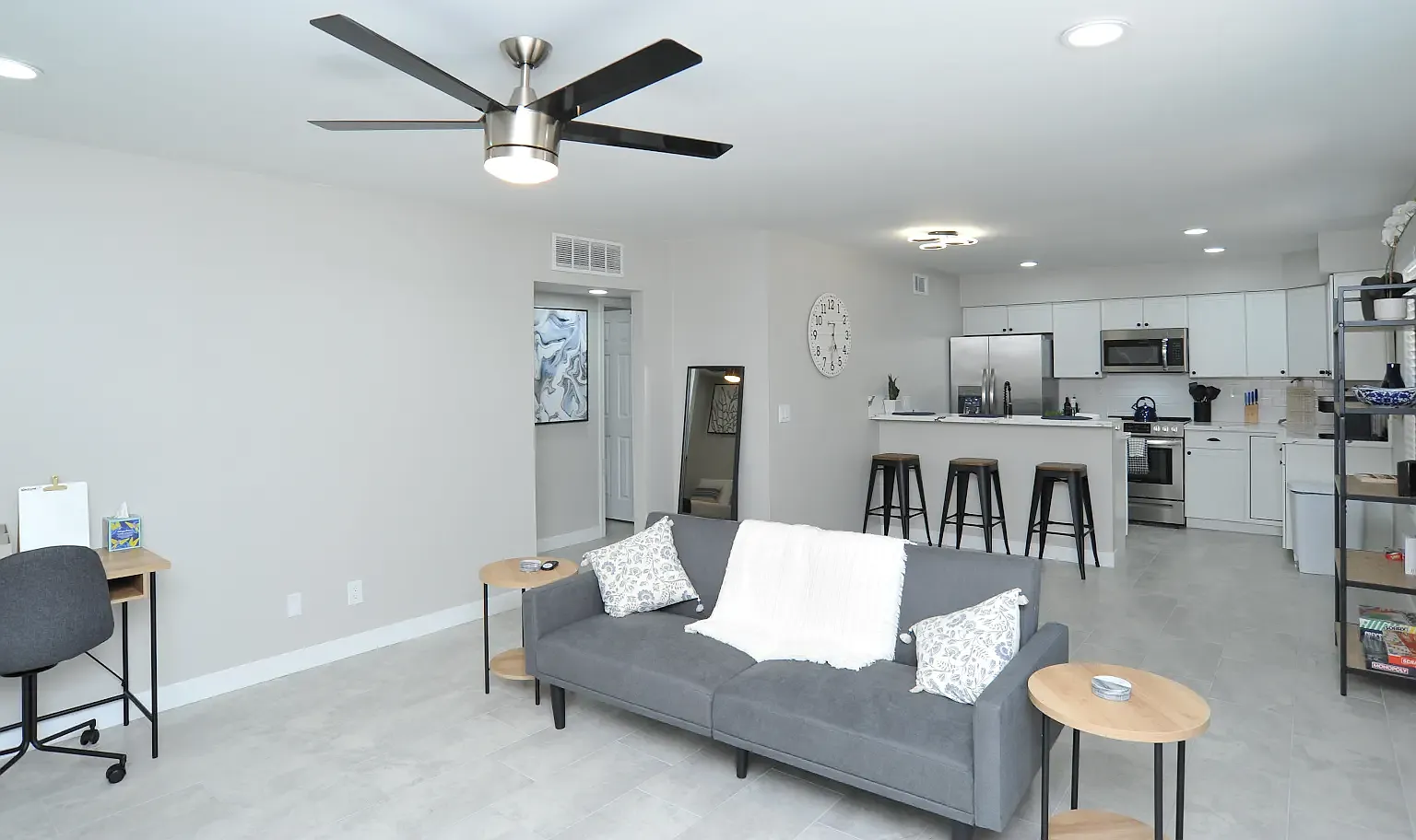 2 bed, 837 sqft, $1,975 — Photo 2