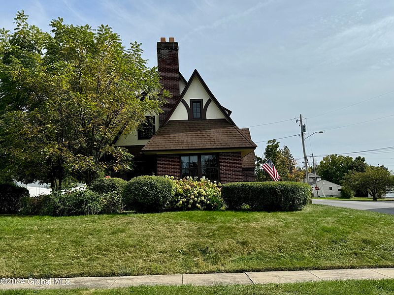 3rd image of 57 Romeyn Avenue