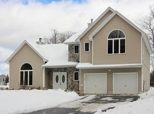 28 Highland View Pl, Middletown, NY 10940