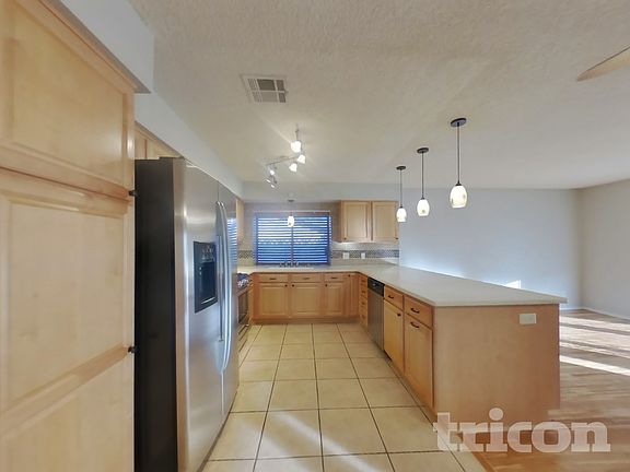 5th image of 709 Honeybee Ct