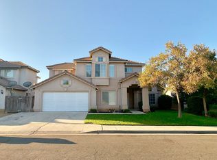2857 E Deyoung Dr, Fresno, CA