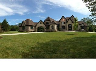 8 Warridge Dr, Saint Louis, MO 63124
